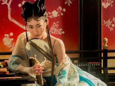 乙巳日柱的男女命運預測，人品正直很懂人情，談吐圓滑