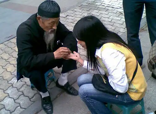 八字輕的人有什麼特徵